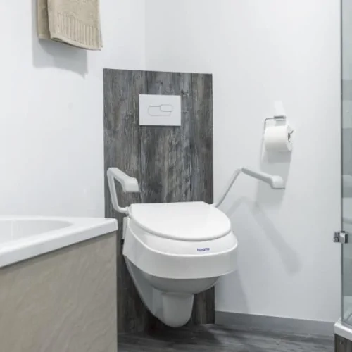 Réhausse WC ajustable Aquatec 900 INVACARE